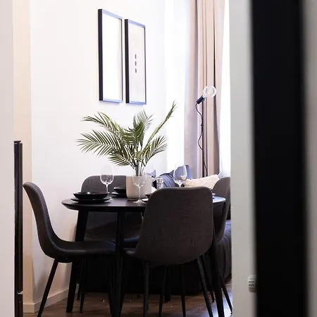 5 Min National Muzeum Modern Black Rose Apartament *